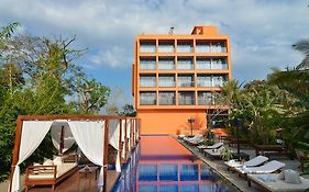 Sinq Party Hotel - No Male Stags Allowed